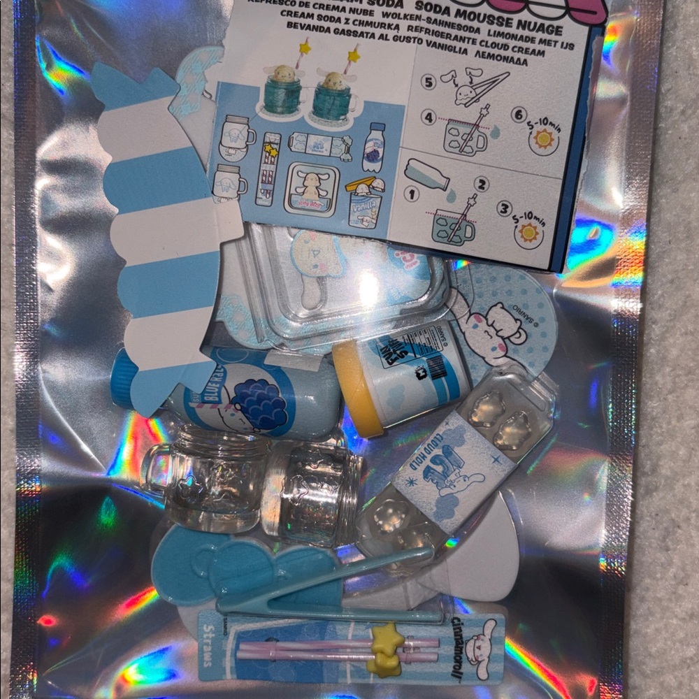 Cinnamorrol Cloud Cream Soda Sanrio Series 2 Make it Mini MGA miniverse Kit